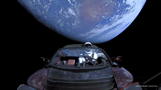 Elon_Musk's_Tesla_Roadster_(40110297852).jpg