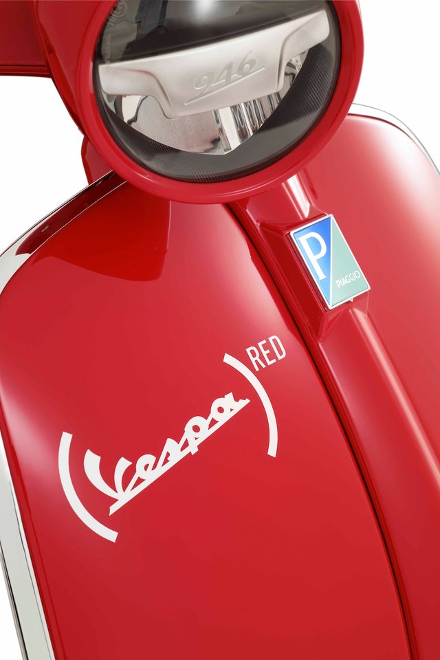 2017-Vespa-946-Red-First-Look-Scooter-U2.jpg