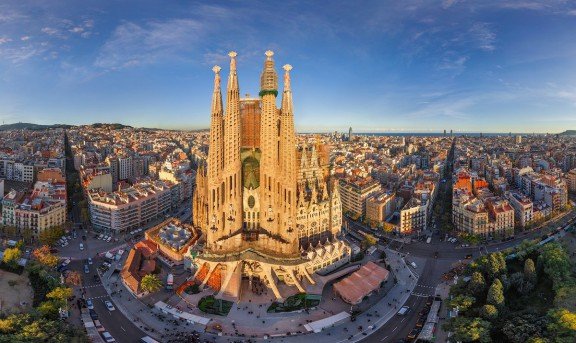 La-Sagrada-Familia-Barcelona.-Lado-Este-576x343.jpg