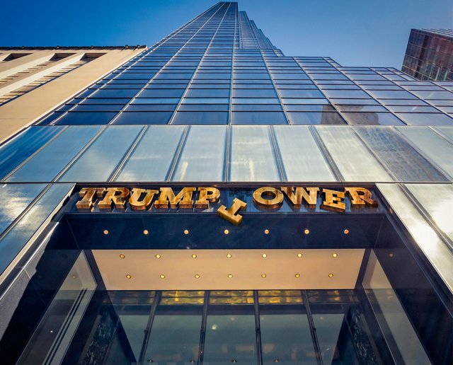 trump-tower-holiday-2018-01.jpg