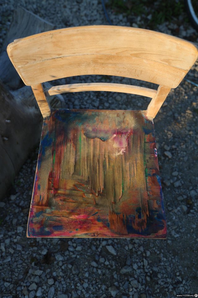 krzeslo_z_malowanym_siedziskiem_uv_3.jpg