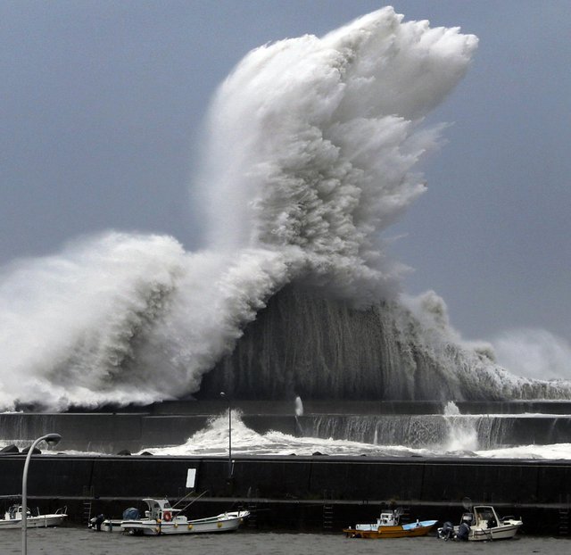 japan-typhoon-234a-.jpg