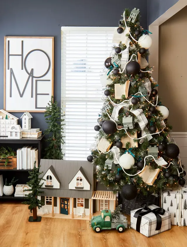 black-white-christmas-tree-living-room-9b474b88-f248d15945c0444a97d8542b74c7c3b9.webp