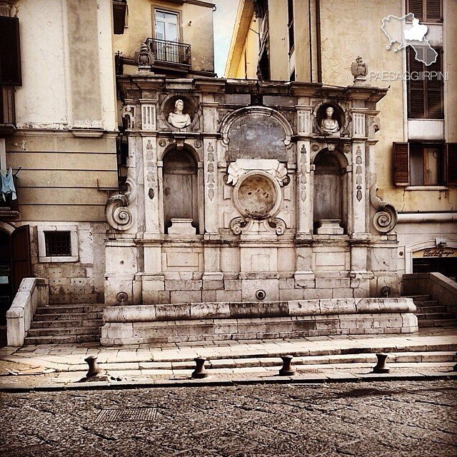 Campania-Avellino-Fontana-dei-3-cannoli.jpg