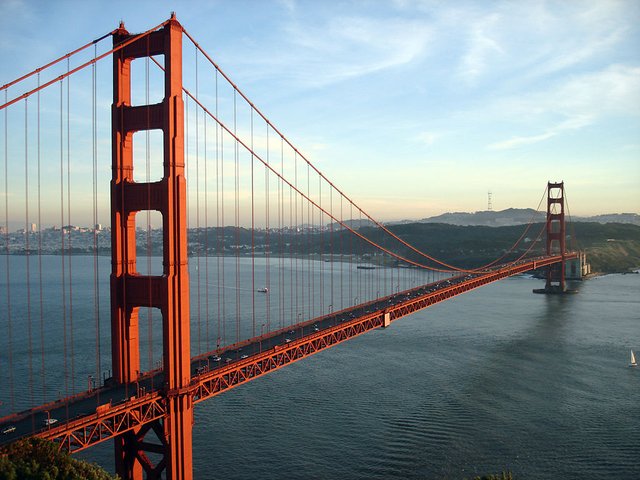 1024px-GoldenGateBridge-001.jpg