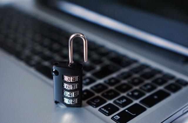 computer-hand-keyboard-technology-gadget-black-security-padlock-thief-hacker-hacking-cyber-theft-internet-security-545994.jpg