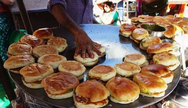 Best-street-food-of-Delhi-—-Delhi-style-burger.jpg