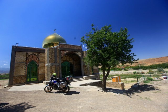 motorcycle infront of gold temple.jpg