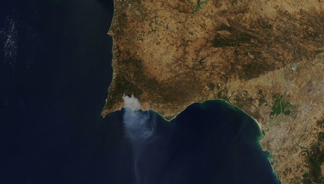 Europe_3_01.2016252.aqua_.250m-alentejo-e-algarve_Incendio-Monchique.jpg