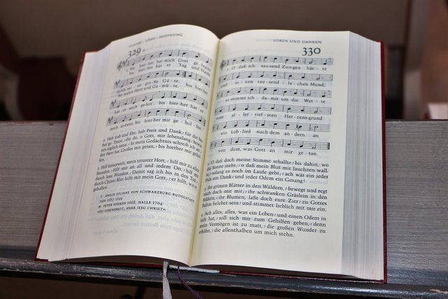 hymnal-2192255_1280.jpg