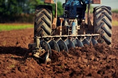 agricultural-workers-tractors-260nw-552814417.webp