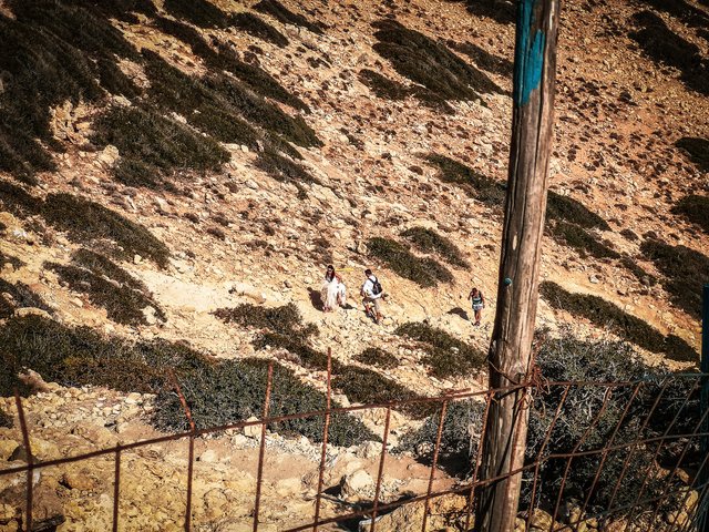 bribe-walking-matala-red-beach-hike.jpg