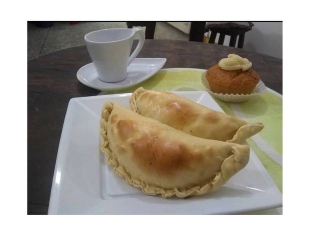 cafe y empanada.jpg