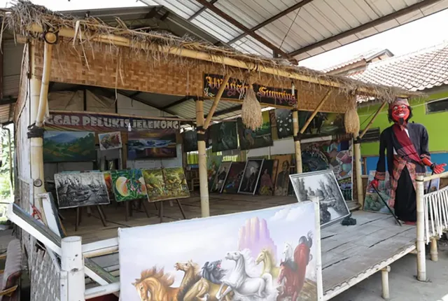 salah-satu-gerai-lukisan-di-kampung-jelekong-kelurahan-jele-pvhs.webp