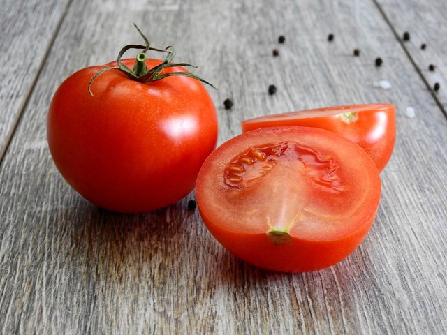 tomato-2096306_1280.jpg
