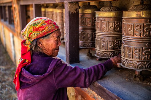 old-tibetan-woman-turning-the-prayer-wheels-upper-mustang.jpg