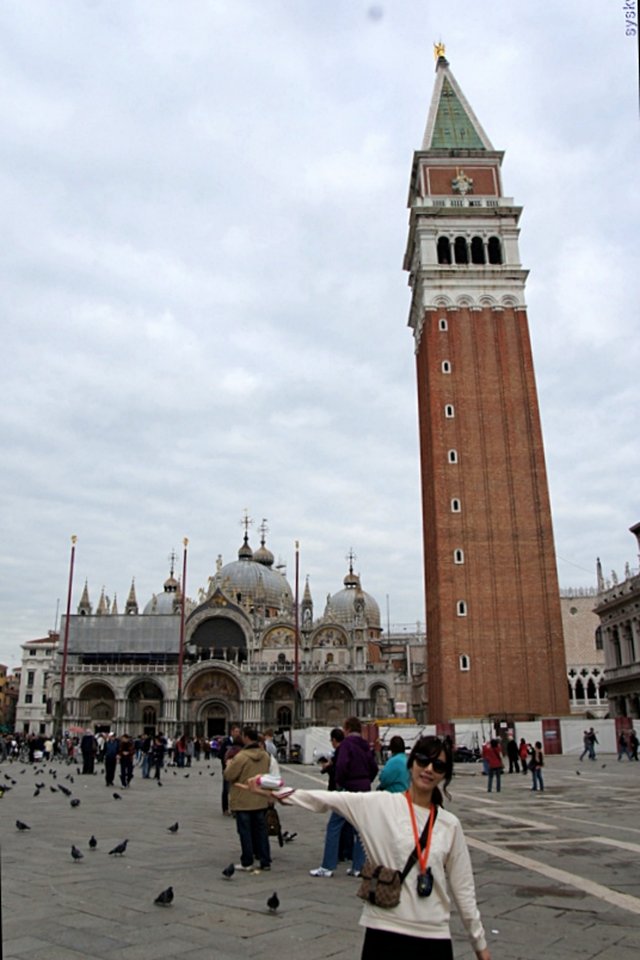 b-EU121017-223631.jpg