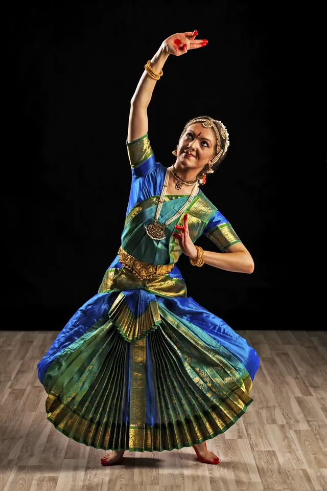 dancer-dance-natyam-Indian-Bharata.webp