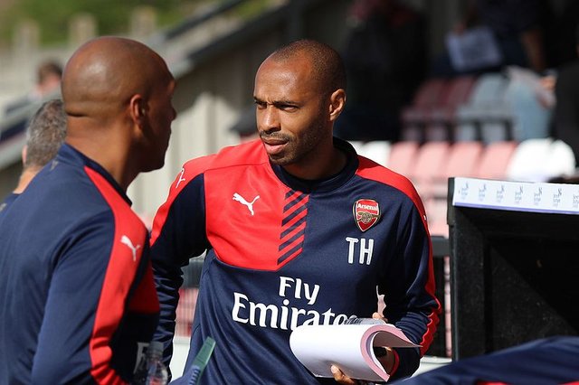 Thierry_Henry_Arsenal_U19s_Vs_Olympiacos_(21651163259).jpg