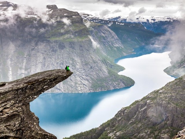 trolltunga-hordaland-norway-cr-alamy.jpg