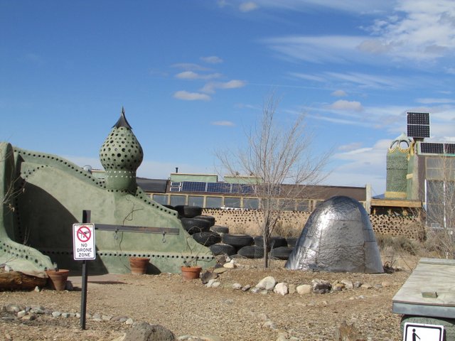 earthship1.JPG