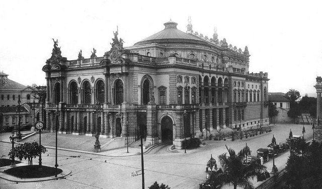 Teatro-Municipal-de-São-Paulo-inaugurado-em-1911-divulgação~2.jpg