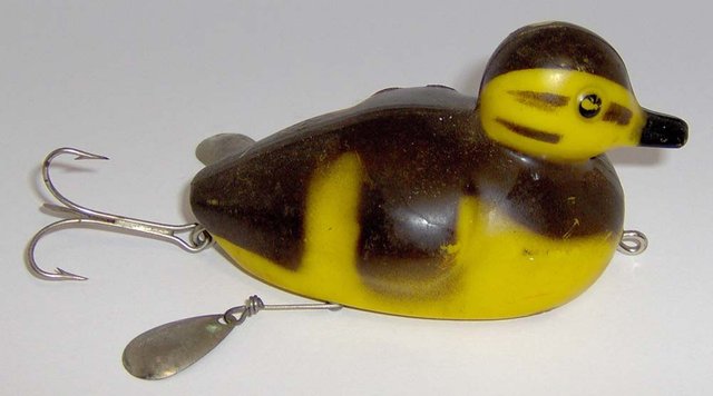 VINTAGE 'BABY DUCK' FISHING LURE  yup, it's a Baby Duck lure