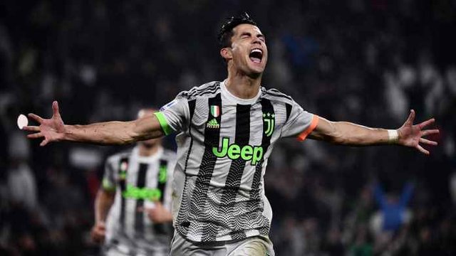 Liga-Italia-Cristiano-Ronaldo-Juventus-Genoa-696x392.jpg