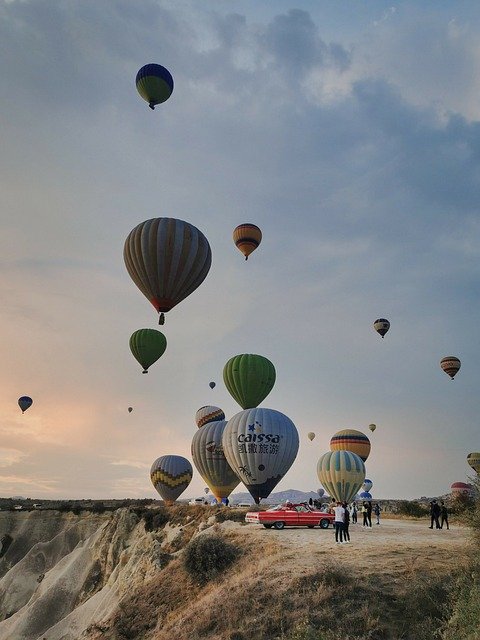 hot-air-balloons-5505217_640.jpg