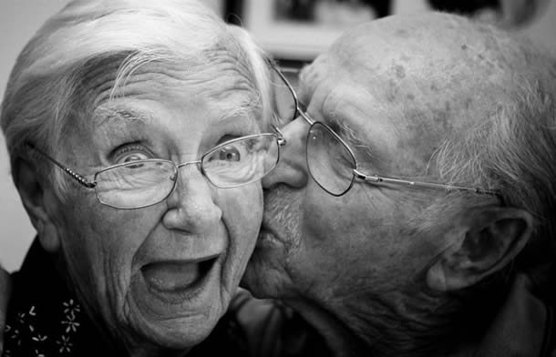 pareja-de-viejitos-ancianos-enamorados-8.jpg