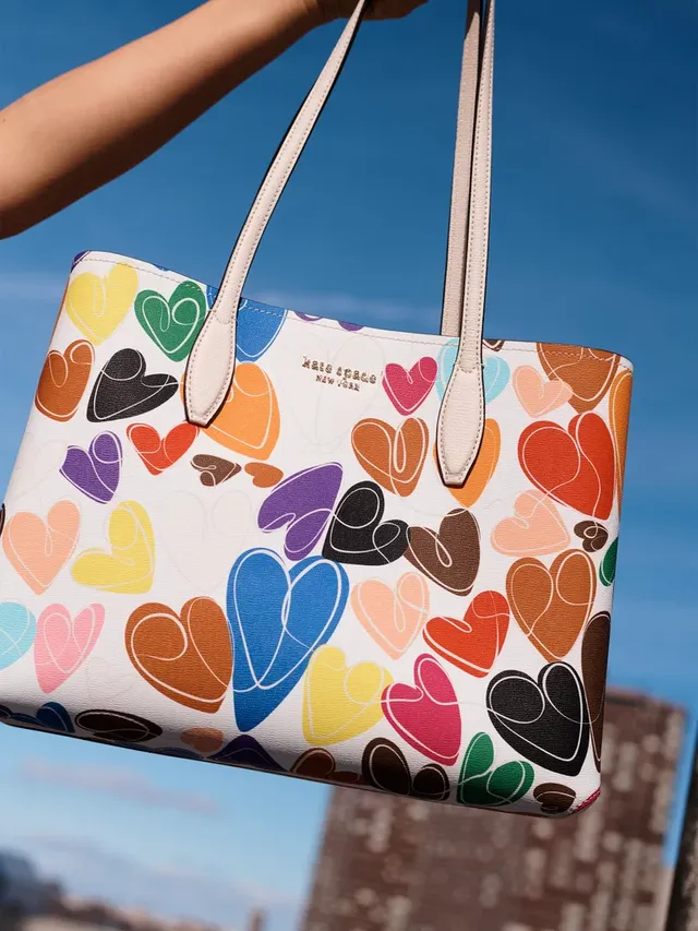 Heart-Tote-Kate-Spade-New-York-All-Day-Rainbow-Hearts-Large-Tote.webp
