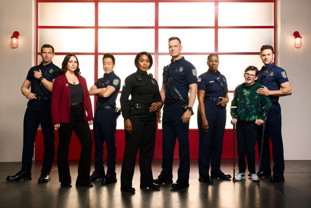 911-season7-abc-cast-28208be.jpg