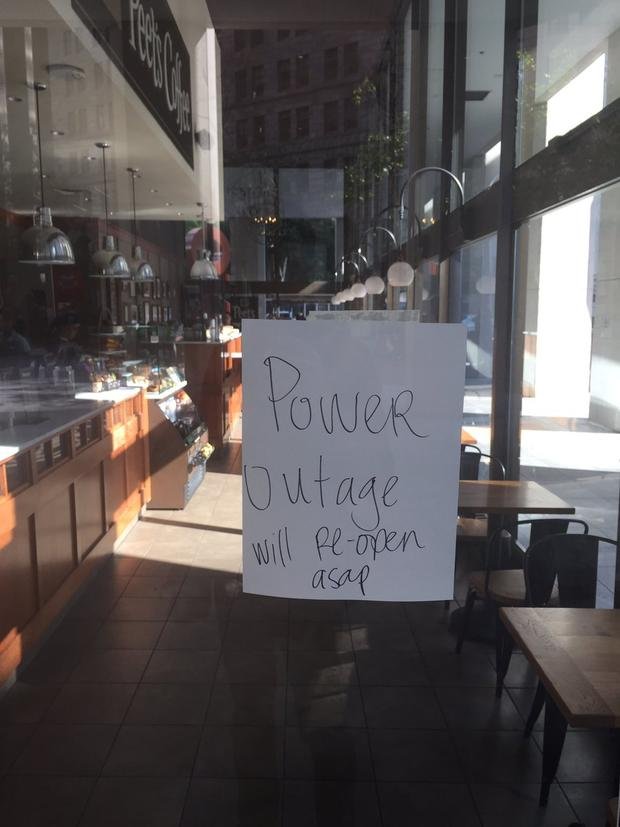 4-21-17-power-outage-sf-restaurant.jpg