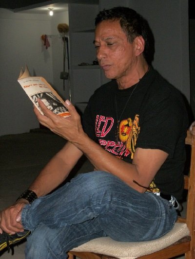 Osw leyendo.jpg