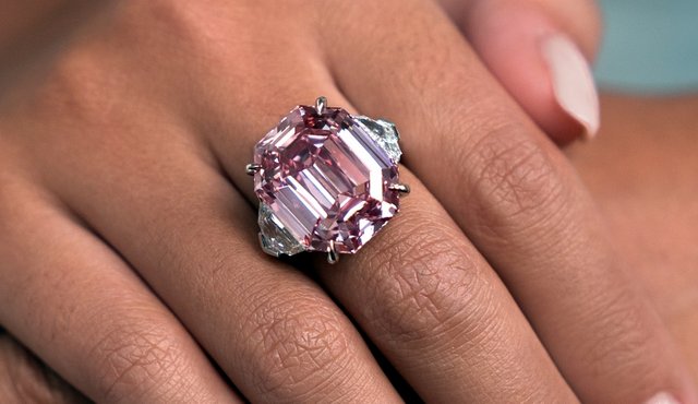 19-carat-Pink-Legacy-diamond-2.jpg