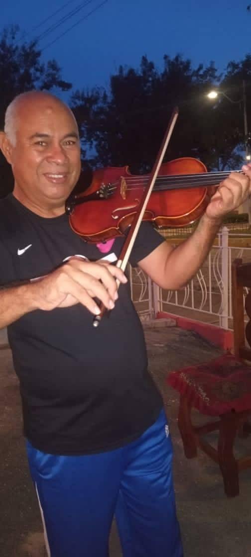 Simulando con el violin 1.jpg