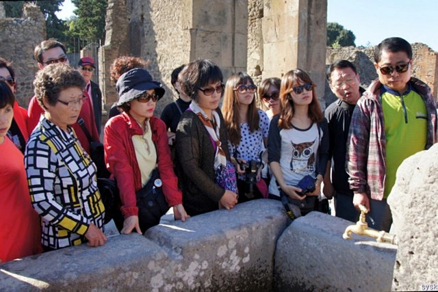 b-EU121019-172143.jpg