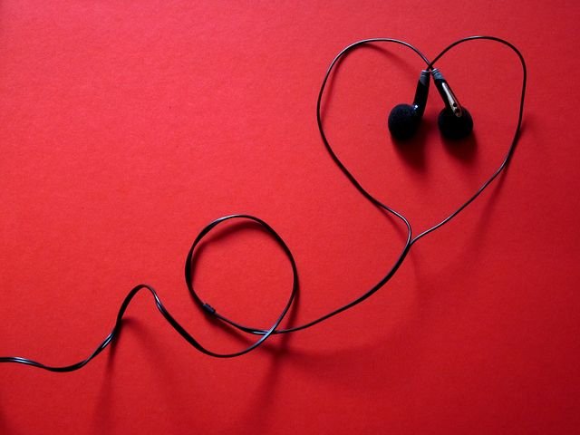 headphones-424163__480.jpg