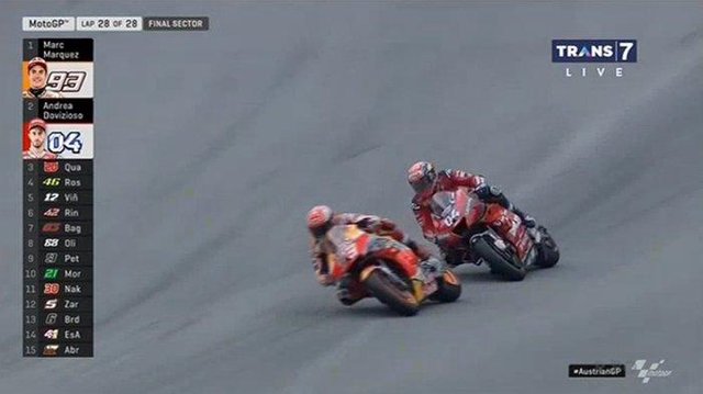 10-18-50-duel-ketat-pembalap-repsol-honda-marc-marquez-dengan-andrea-dovizioso.jpg