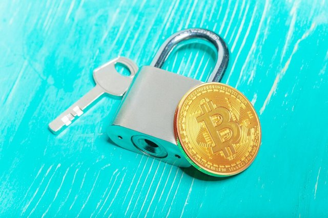 gold-bitcoin-padlock_93675-129124.jpg