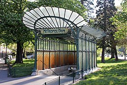 263px-Paris_Metro_2_Porte_Dauphine_Libellule.JPG