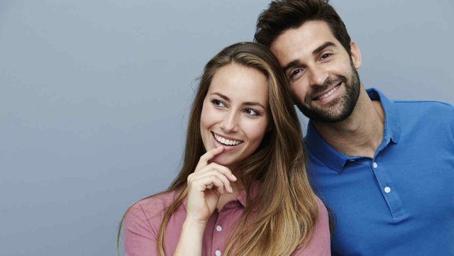 retrato-hombre-mujer-sonriendo.jpg