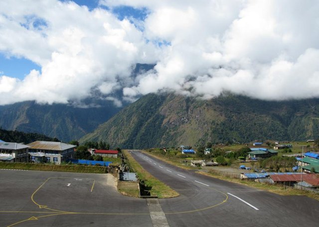 lukla.jpg