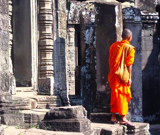 Angkor Wat Monk 01 520x439.jpg