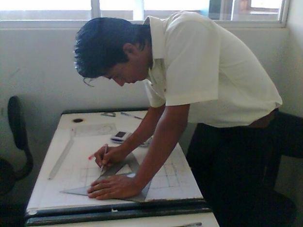 estudiante dibujando.jpg