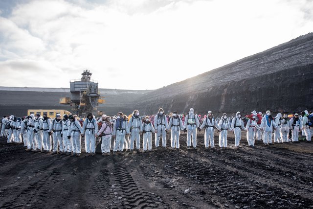 Ende-Gelaende_by_Jens-Volle_CC_BY-NC_2-0_49168888262_4e76f6b49c_o.jpg