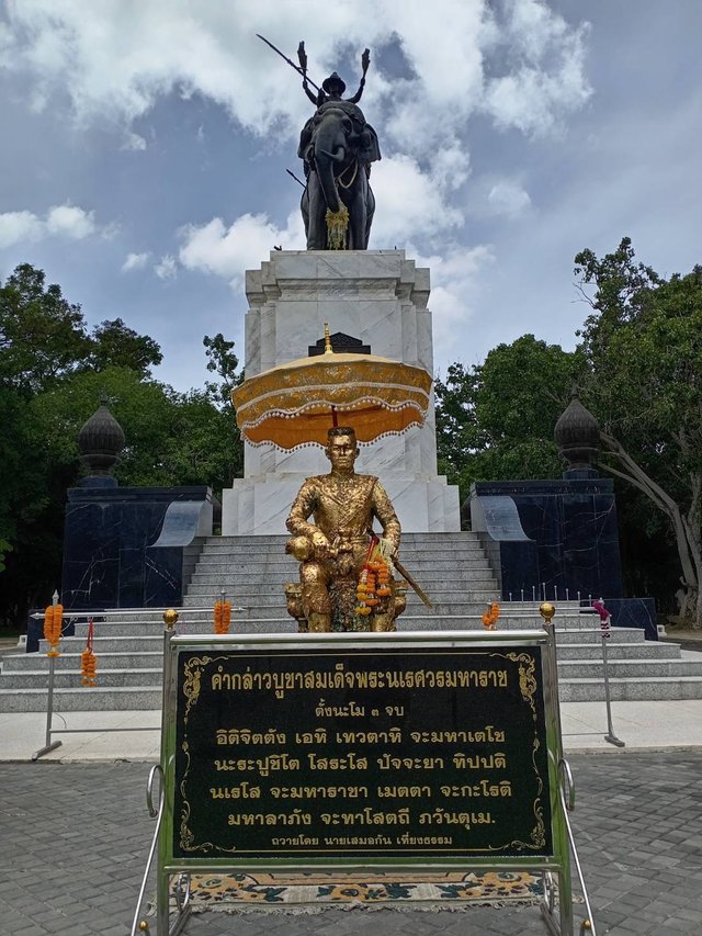 Don Chedi Royal Monument6.jpg