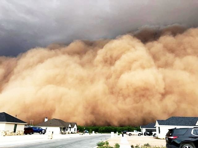 dust storm Lubbock Texas.jpg