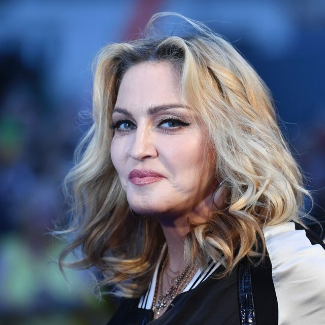 madonna-1072155_w767h767c1cx2561cy1651.jpg