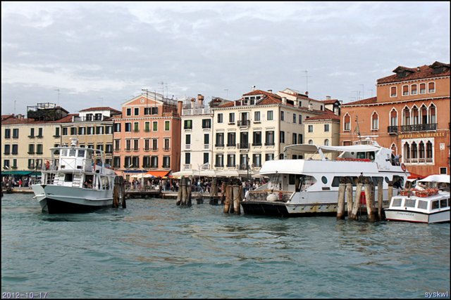 b-EU121017-213818.jpg